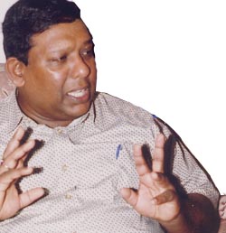 UNP not using capable leaders, says Lakshman Seneviratne