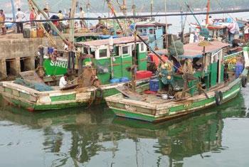 Indian fishermen oppose docking of SL boat 