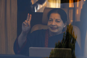 TN CM Panneerselvam resign; Jayalalithaa invited to form Govt soon