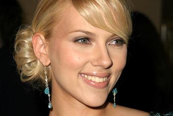 Scarlett comes clean over nude pics