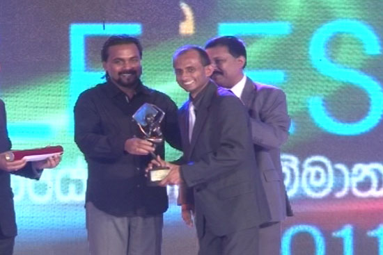 Video : Ada Derana wins Best TV News Report award at Raigam Tele’es