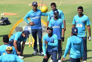 Sri Lanka elect to bowl in first ODI against India