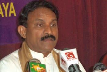 VIDEO: Minister controlling distilleries as ‘Mathata Thitha’ goes on - Hemakumara