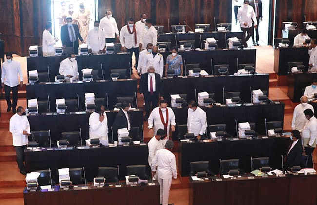 President arrives in Parliament