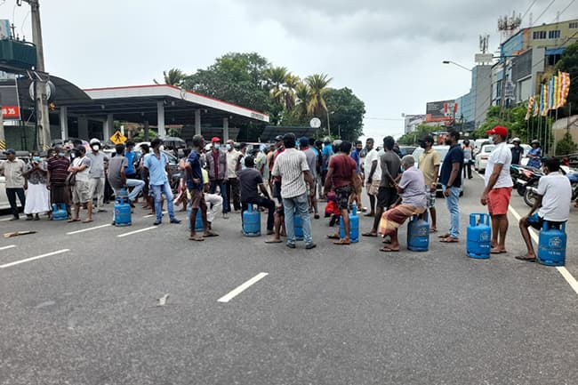 Protest demanding LP gas blocks High-Level Road