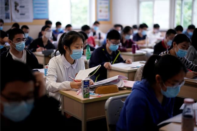 Shanghai schools to remain closed as COVID-19 hit major cities across China