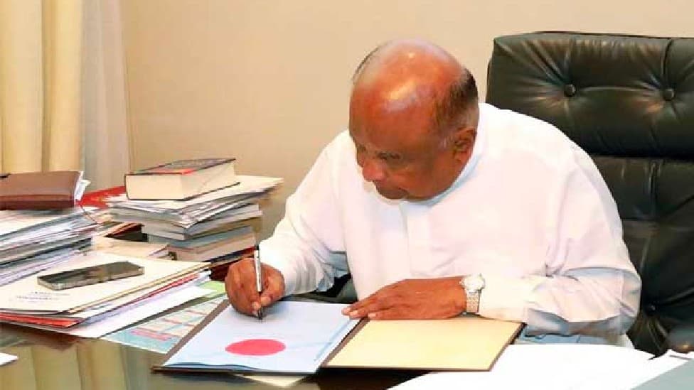 Speaker endorses certificate on two Bills 