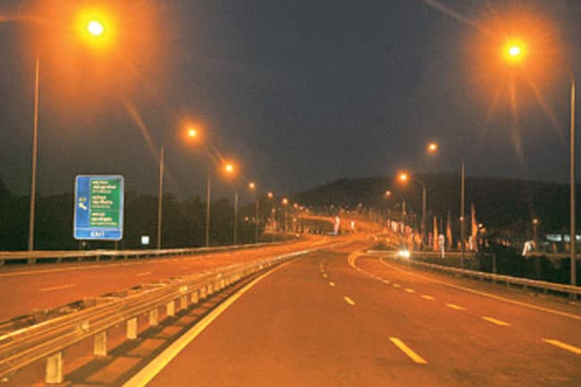 Southern Expressway blocked due to earthslip