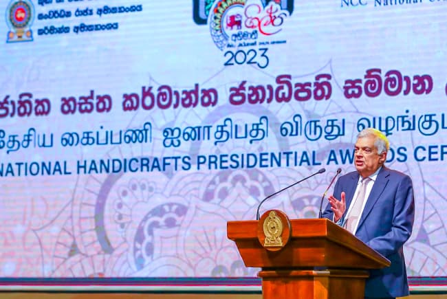Govt working to convert handicraft industry into a forex generating sector – President