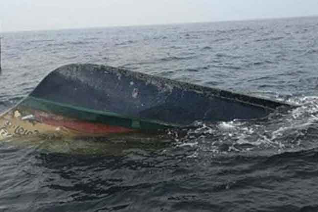 Teen drowns, 4 rescued as boat capsizes in Akkara Wissa Wewa