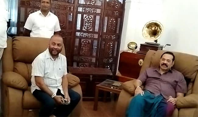 Mahinda Amaraweera visits ex-President Rajapaksa in Tangalle