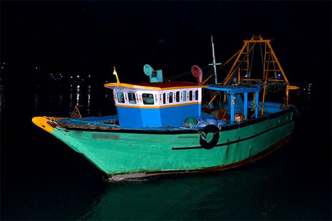 47 Indian fishermen taken into custody for poaching in Sri Lankan waters