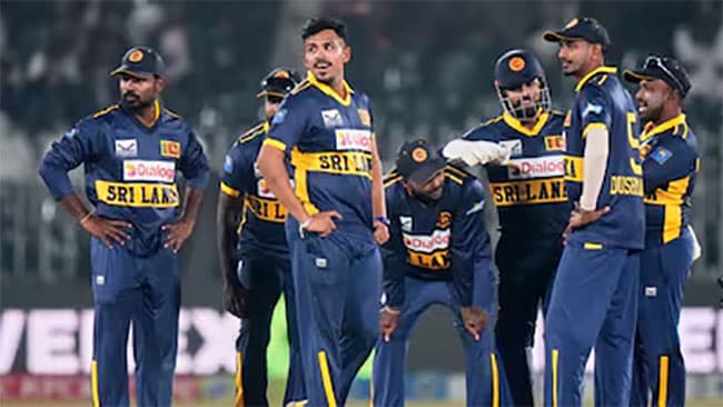 16 Sri Lankan players in Pakistan decide to return home following yesterday’s suicide bomb blast 