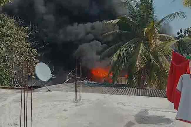 Massive fire erupts at mattress factory in Panadura