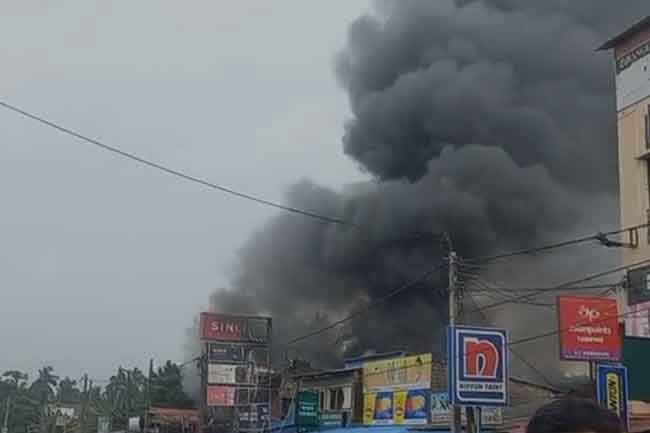 Fire breaks out at shop in Vavuniya