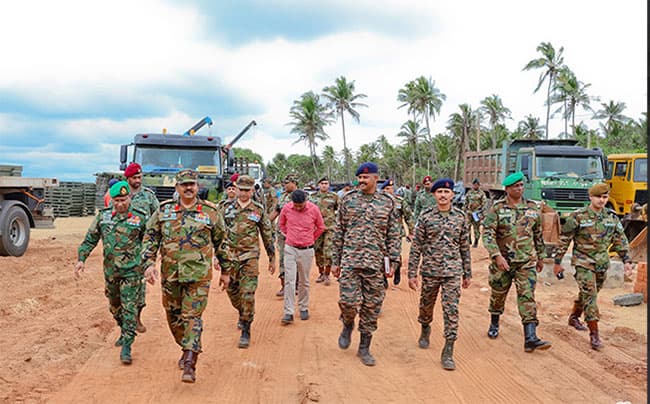 Army Chief visits Chilaw to review disaster relief operations