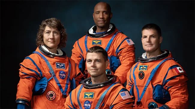 When does the Nasa Moon mission launch and who are the Artemis II crew?