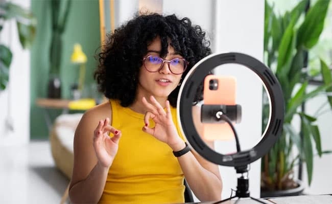 Facebook offering TikTok and YouTube creators $3,000 to post content