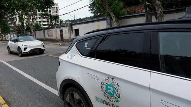 Mass robotaxi malfunction halts traffic in Chinese city