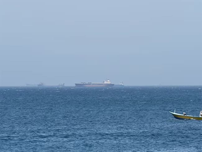 Merchant vessels report gunfire as they attempt to cross Hormuz – report