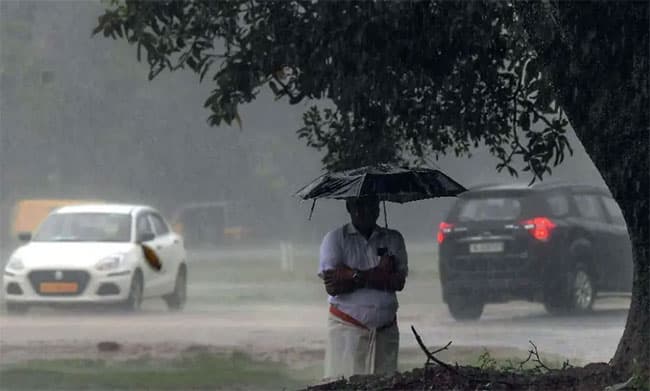 Low-level atmospheric disturbance likely to develop near Sri Lanka
