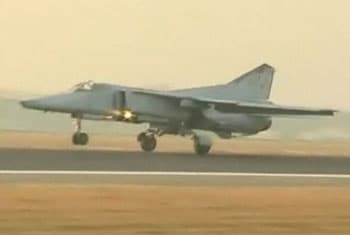 VIDEO: MiG-27 crashes, pilot safe