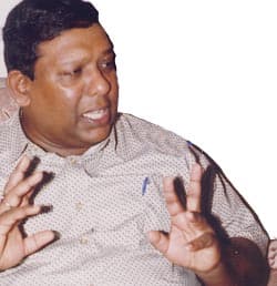 UNP not using capable leaders, says Lakshman Seneviratne
