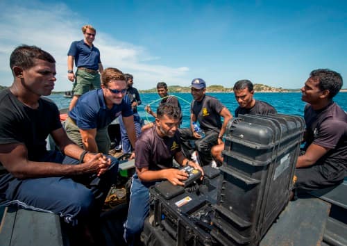 US trains Lanka Navy on underwater demining