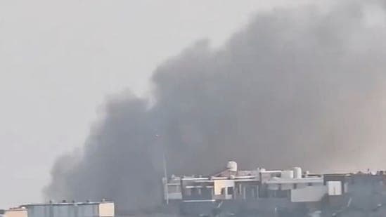 At least 5 killed, 16 injured in Houthi missile strike on Yemen presidential palace, says health minister