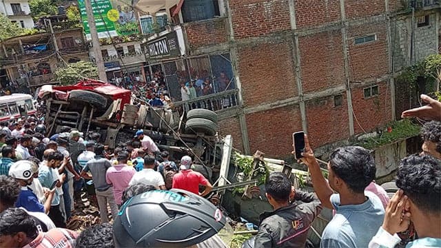Four dead, several injured in multi-vehicle crash in Akurana