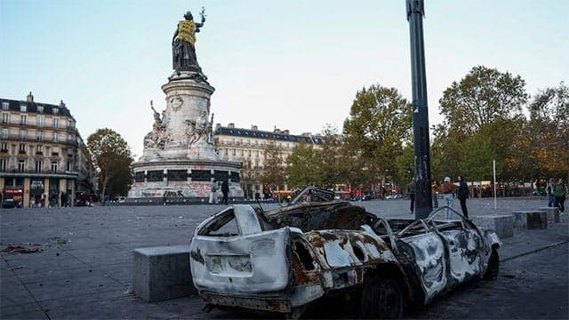 French Prime Minister calls for limited curfews to curb rioting and looting