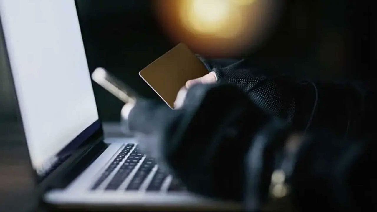 Youth arrested over Rs. 151,000 online business scam