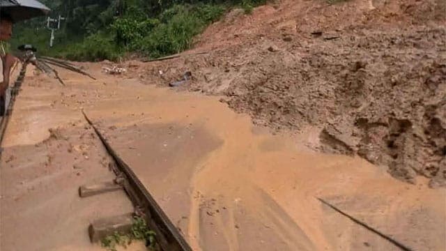 Several train services disrupted after earth slip near Kadigamuwa station
