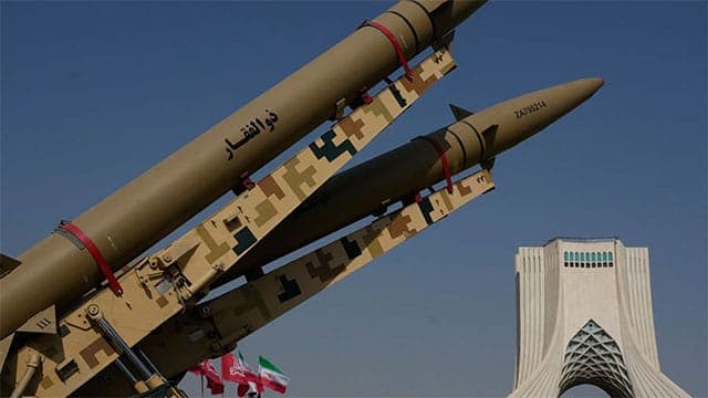Iran warns of offensive response to any attack by US or Israel
