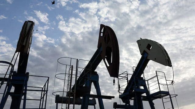Oil jumps on escalating Middle East conflict