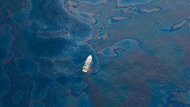 Oil spill washes up on UAE beaches after tanker strike