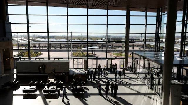 Sydney's new international airport opens to passengers