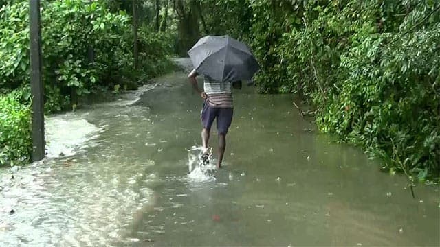 Minor flooding reported in Ratnapura and Nawalapitiya as river levels rise