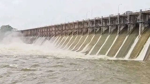 30 reservoirs spill over as heavy rains batter Sri Lanka, public urged to stay alert