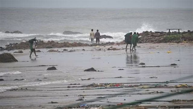Six killed in cyclone off India's eastern coast
