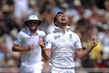 England win first Test in Ashes series by 14 runs