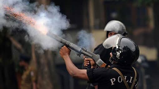 Police fire tear gas at Uni student protest