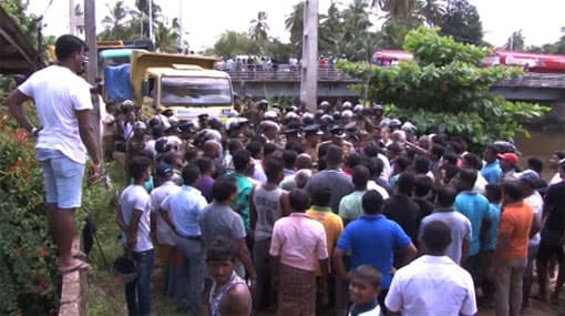 Tense situation in Muthurajawela over garbage row
