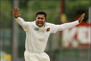 Pakistan 165 all out in first innings