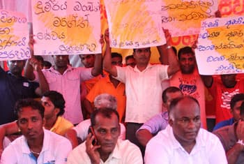VIDEO: Coastal line train services disrupted as workers block ‘Ruhunu Kumari’