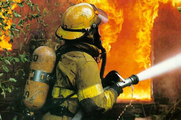Fire breaks out at shop in Wellawatte