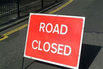 VIDEO: Traffic halted due to cave-in on Hanwella-Kirindiwela road