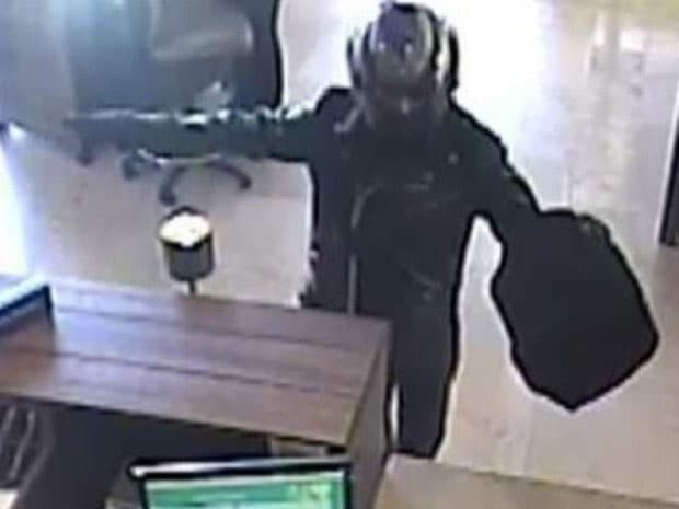 Rs 1.5m stolen in Hanwella armed bank robbery