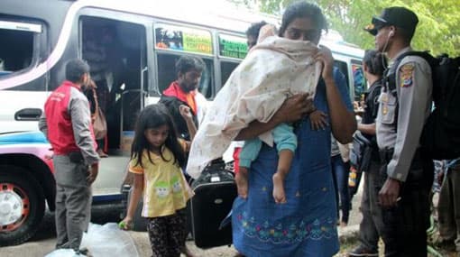 Migrants say Australia paid smugglers to turn back