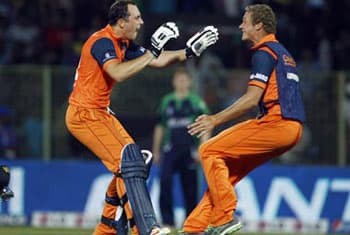 Netherlands advance in World T20 after stunning run-chase